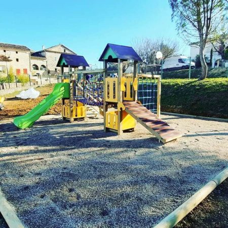 Réalisation d'une aire de jeux pour enfants dans l'Hérault
